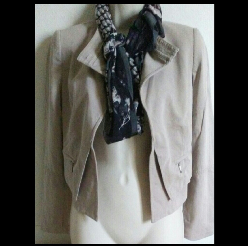 WHITE HOUSE BLACK MARKET crop waist acket